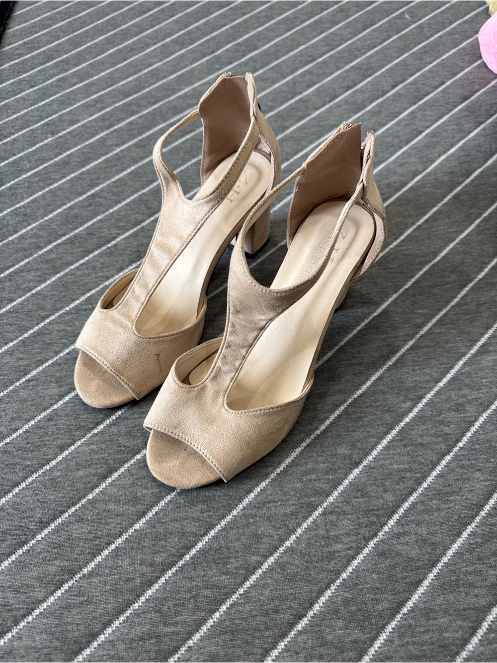 Women's Open-Toe Suede Block Heel Sandals - Beige